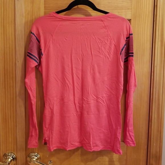 Under Armour long sleeve tshirt - Picture 3 of 8